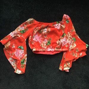 Lulu’s red floral crop top with flowy sleeves